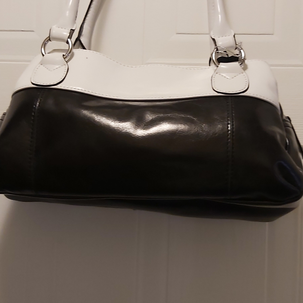 Black and white purse - Picture 3 of 5
